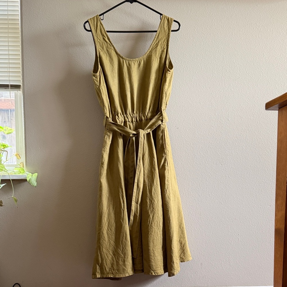 Chic Sleeveless Olive Midi Dress